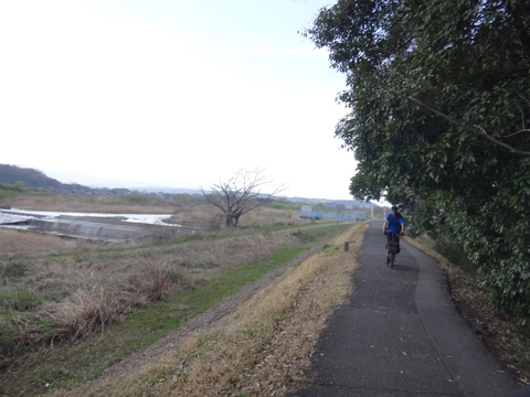 多摩川サイクリングロード昭和用水堰付近
